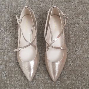 Nine West Size 9 Anastagia Strappy Gold Flats